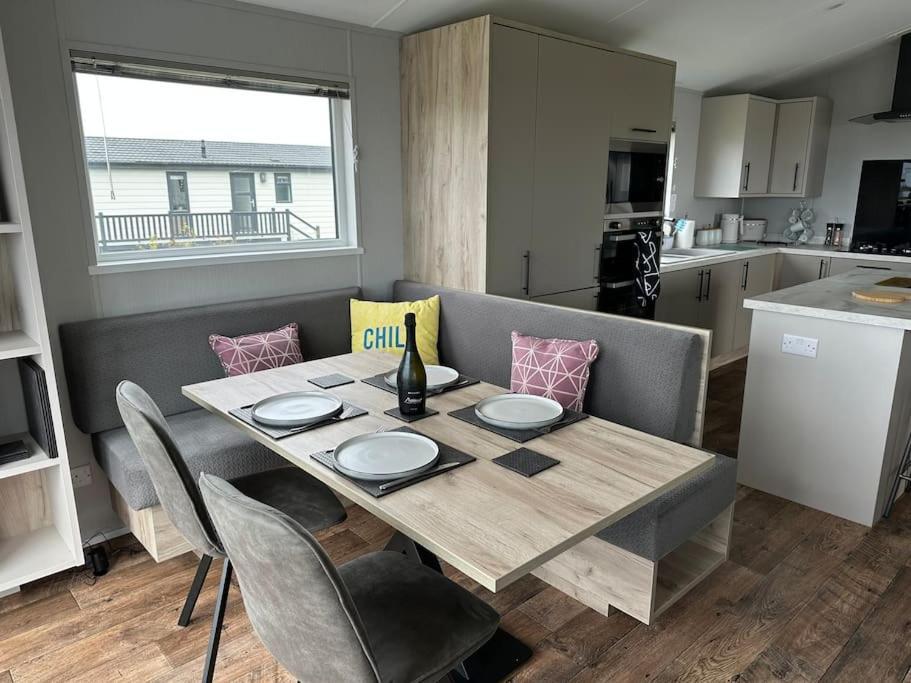 Modern Lodge With Amazing Views New Quay Exterior foto