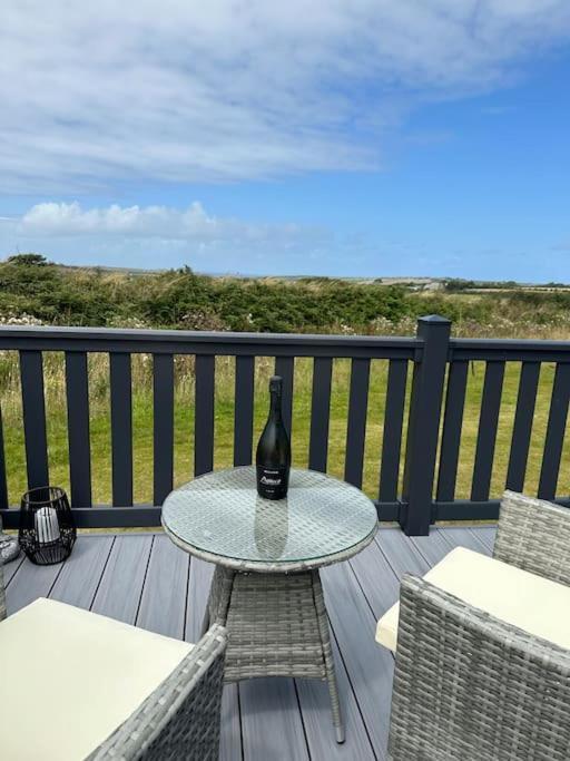 Modern Lodge With Amazing Views New Quay Exterior foto