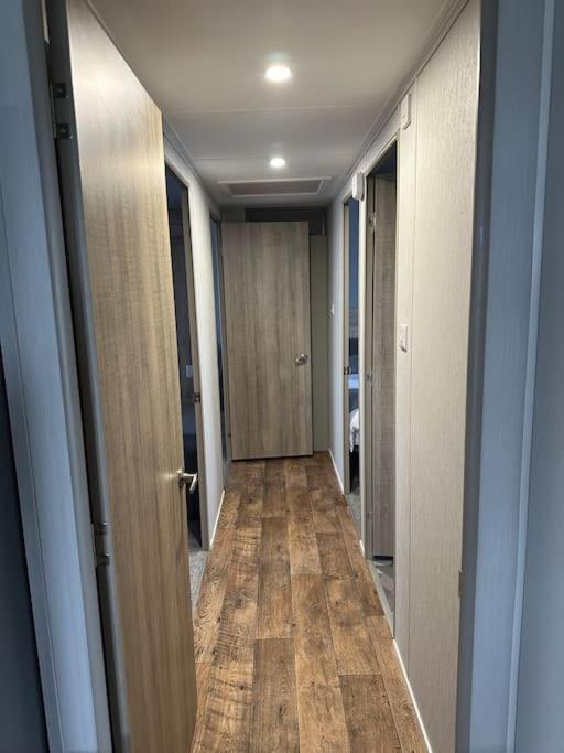 Modern Lodge With Amazing Views New Quay Exterior foto