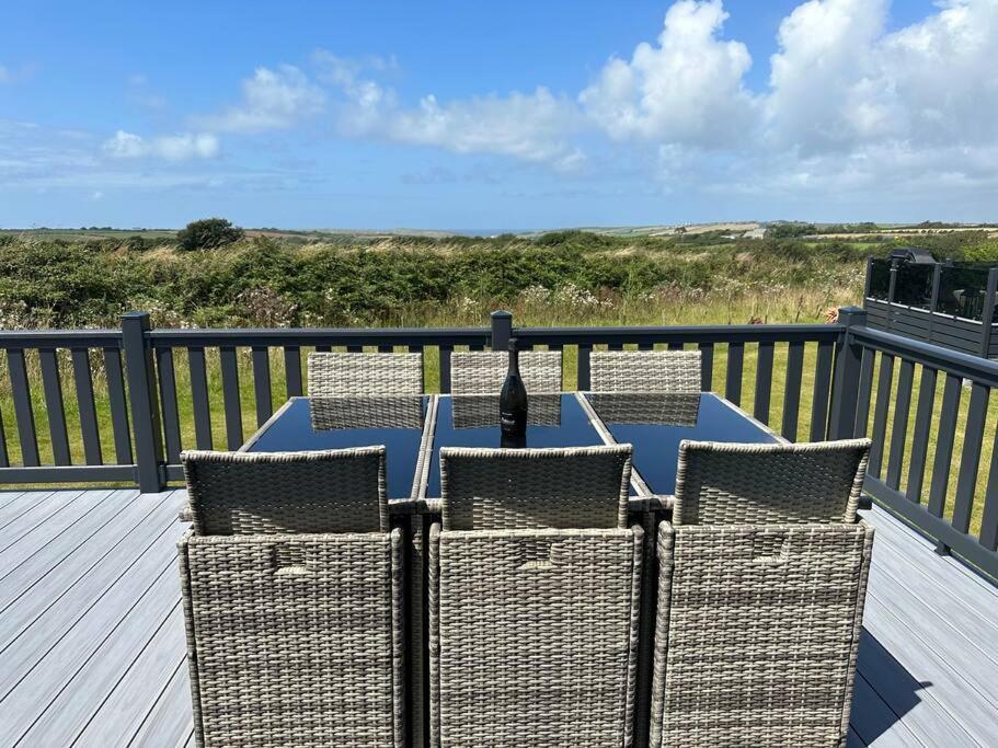 Modern Lodge With Amazing Views New Quay Exterior foto