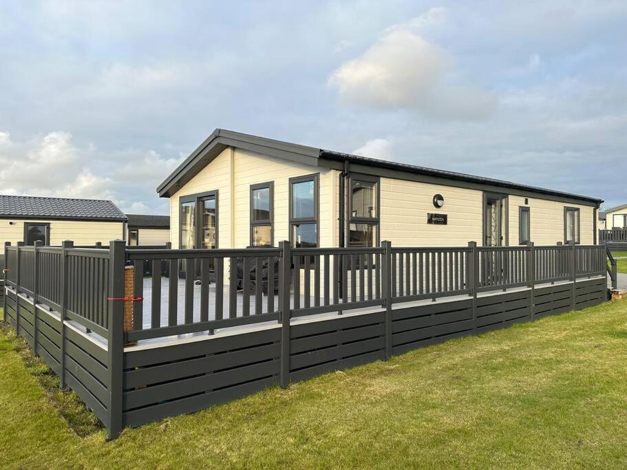 Modern Lodge With Amazing Views New Quay Exterior foto