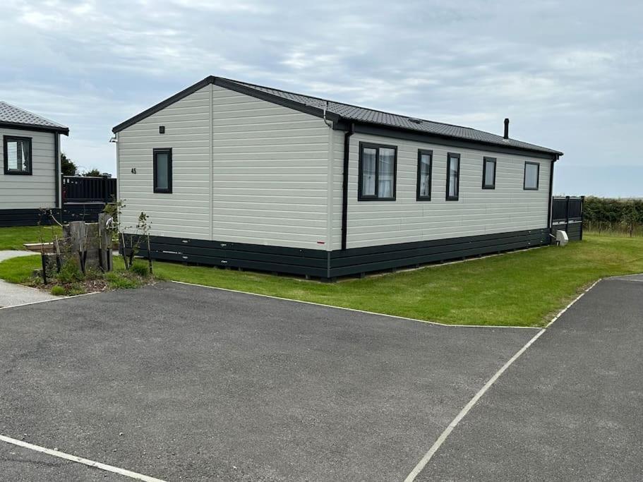 Modern Lodge With Amazing Views New Quay Exterior foto