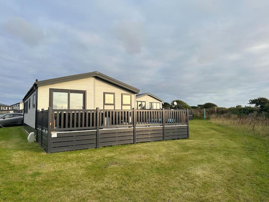 Modern Lodge With Amazing Views New Quay Exterior foto