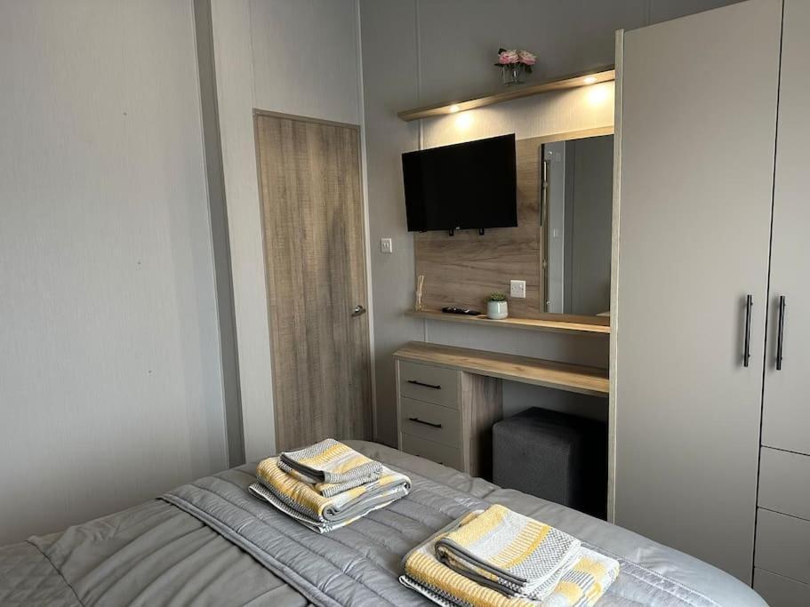 Modern Lodge With Amazing Views New Quay Exterior foto