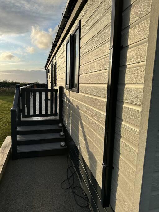 Modern Lodge With Amazing Views New Quay Exterior foto